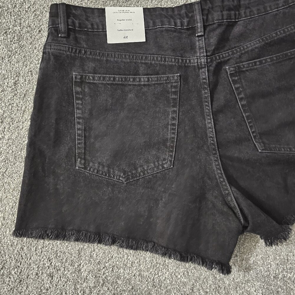 H&M ~ black ~ DENIM SHORTS ~ cotton ~ FRINGED HEM - Picture 8 of 9